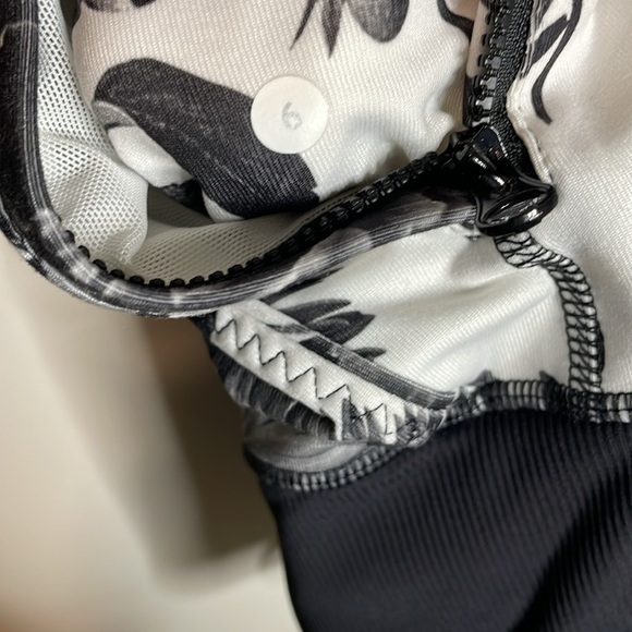 Lululemon | Women’s Nice Asana Jacket in Brisk Bloom Size 6 - Picture 7 of 7